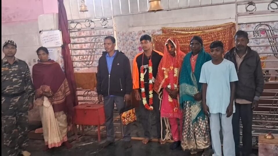 न्यायालय केआदेश पर काराधीन युवक की शादी संपन्न न्यायालय केआदेश पर काराधीन युवक की शादी संपन्न