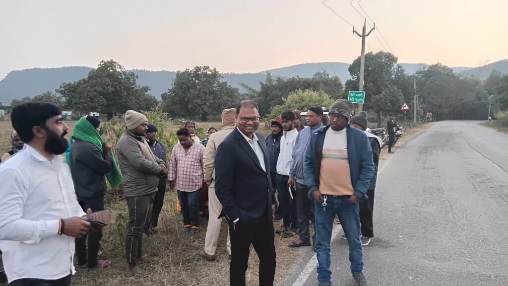 बीडीओ ने ललपनिया रोड पर हेलमेट जांच अभियान चलाया गया