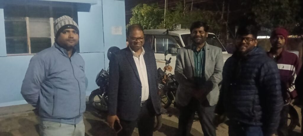 दो मोटरसाइकिल की टक्कर में दो युवकों की मौत:दो गंभीर,गोमिया में कोहराम