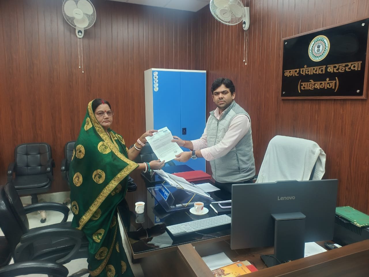प्रधानी पट्टा मिलने के कुछ ही देर बाद महिला से छीन लिया गया दस्तावेज़,बड़े बेटे पर छीनने का आरोप