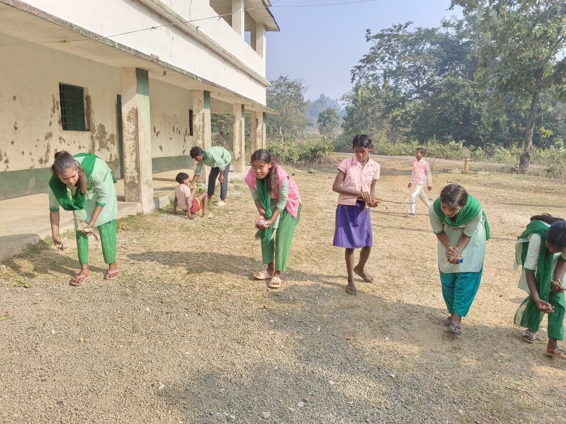 विद्यालयों में चलाया गया स्वच्छता कार्यक्रम विद्यालयों में चलाया गया स्वच्छता कार्यक्रम