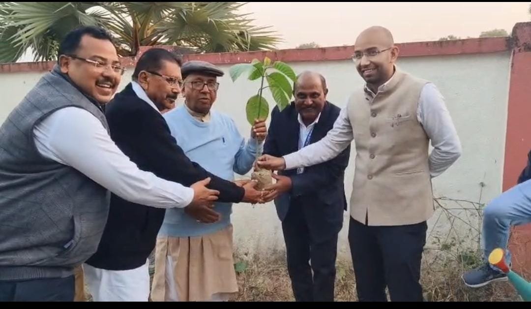 बरहरवा:मॉडल कॉलेज मुरली का विधायक सरयू राय ने किया निरीक्षण,व्यवस्थाओं की सराहना बरहरवा:मॉडल कॉलेज मुरली का विधायक सरयू राय ने किया निरीक्षण,व्यवस्थाओं की सराहना