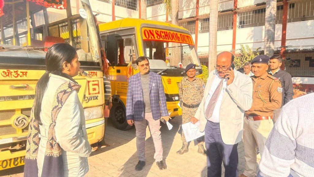 DAV स्कूल बसों में भारीअनियमितता!DTO ने लगाया ₹43,000 का चालान,एक वाहन जब्त,बच्चों की सुरक्षा पर बड़ा सवाल DAV स्कूल बसों में भारीअनियमितता!DTO ने लगाया ₹43,000 का चालान,एक वाहन जब्त,बच्चों की सुरक्षा पर बड़ा सवाल