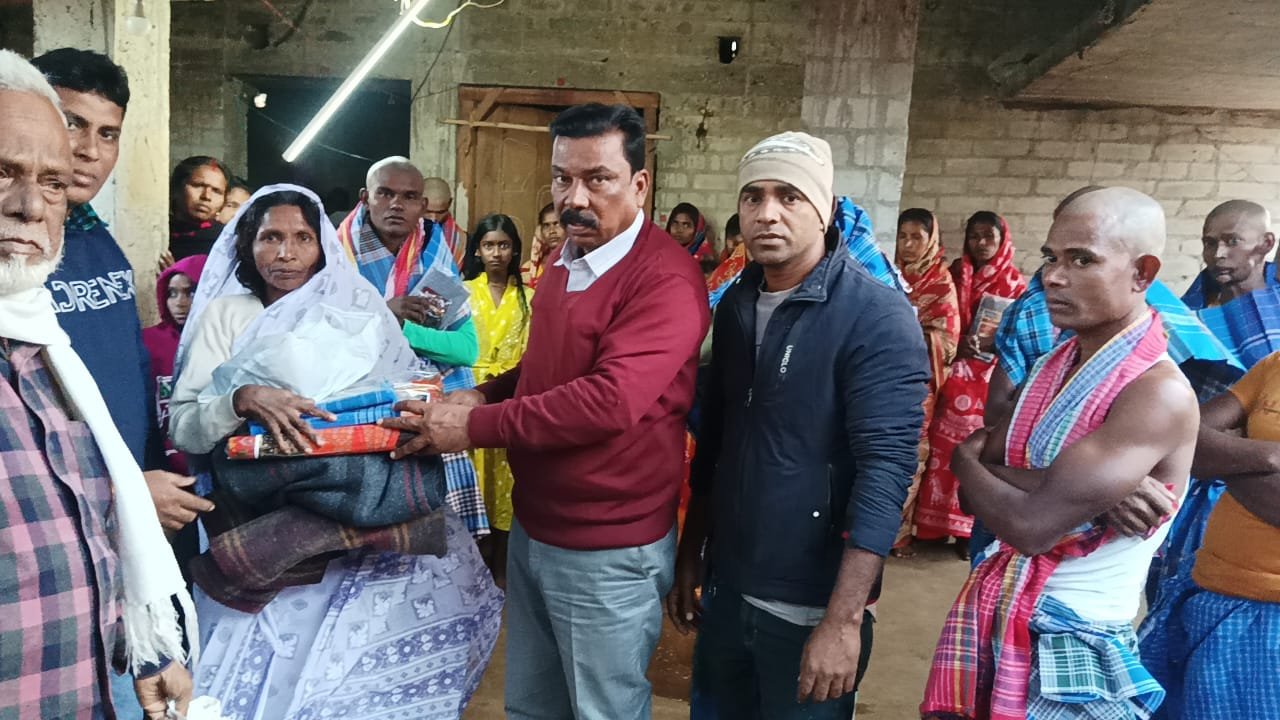 बरहरवा–फरक्का मार्ग पर सड़क हादसों में मृत दो ग्रामीणों के परिजनों से मिले बीस सूत्री अध्यक्ष बरहरवा–फरक्का मार्ग पर सड़क हादसों में मृत दो ग्रामीणों के परिजनों से मिले बीस सूत्री अध्यक्ष