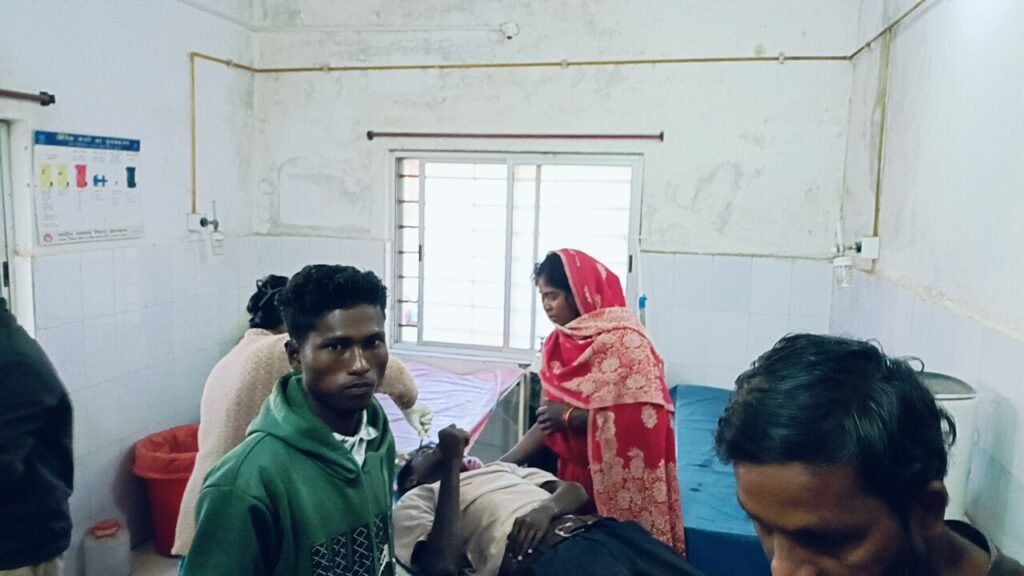 टोटाम्बी गांव के समीप सड़क दुर्घटना, युवक गंभीर रूप से घायल टोटाम्बी गांव के समीप सड़क दुर्घटना, युवक गंभीर रूप से घायल