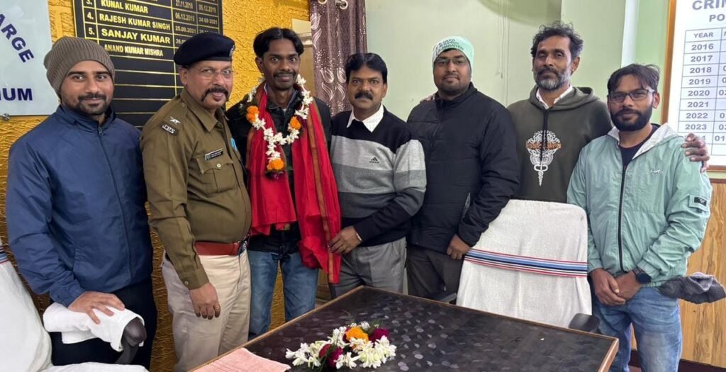 जमशेदपुर रनजीनियर्स ग्रुप,इंस्पेक्टर आनंद मिश्रा का किया भव्य स्वागत