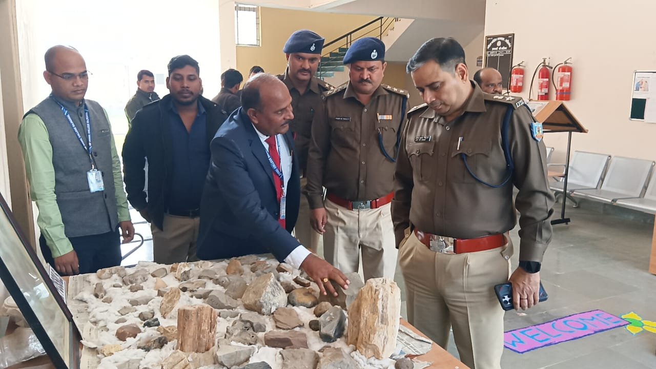 मॉडल कॉलेज में ‘अनुशासन, साइबर अपराध एवं सकारात्मक आचरण’ पर विशेष कार्यक्रम आयोजित
