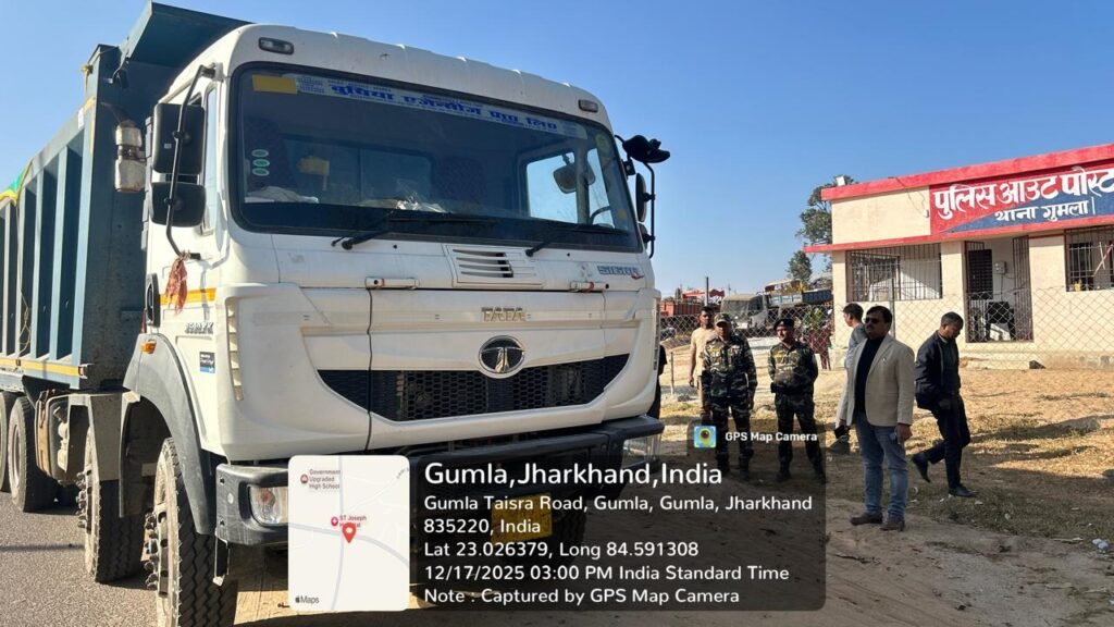 गुमला बाईपास में बड़े वाहनों पर ताबड़तोड़ कार्रवाई,₹1.10 लाख का जुर्माना वसूला