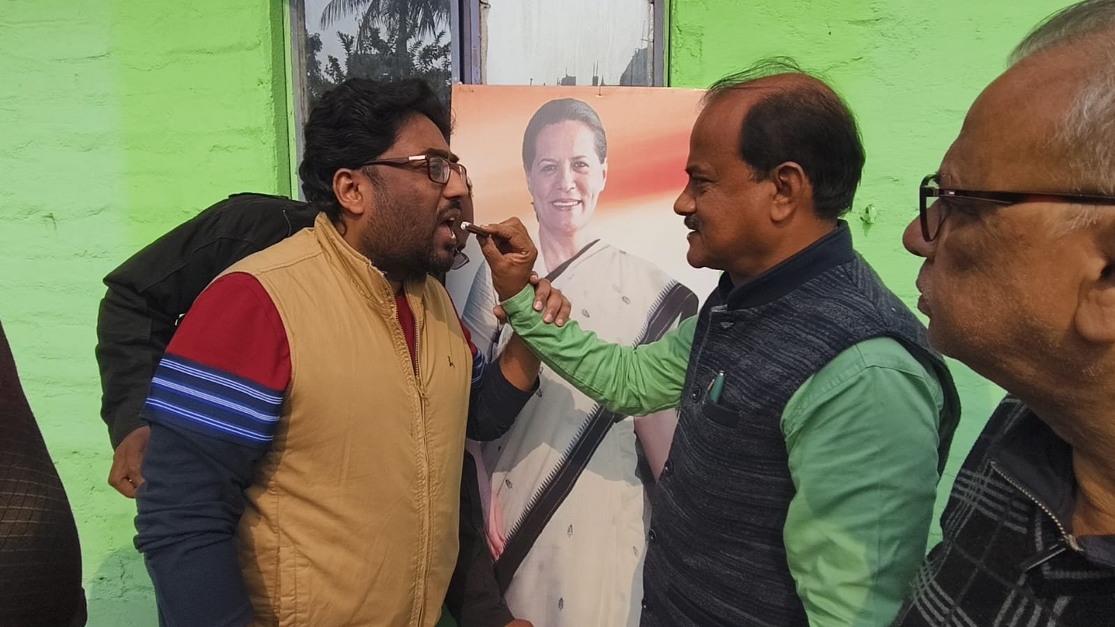 सोनिया गांधी का जन्मदिन बरहड़वा में हर्षोल्लास के साथ मनाया गया,जरूरतमंदों के बीच कंबल वितरण सोनिया गांधी का जन्मदिन बरहड़वा में हर्षोल्लास के साथ मनाया गया,जरूरतमंदों के बीच कंबल वितरण