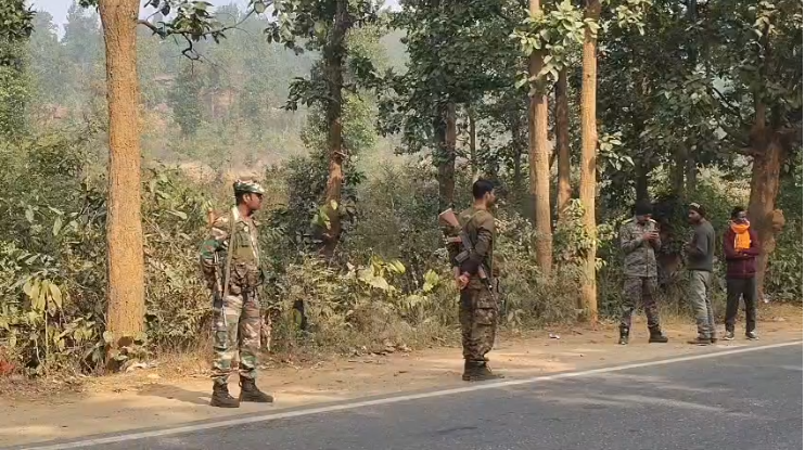 लातेहार:ट्रेंच से युवक का शव बरामद, हत्या की आशंका,जांच में जुटी पुलिस लातेहार:ट्रेंच से युवक का शव बरामद, हत्या की आशंका,जांच में जुटी पुलिस