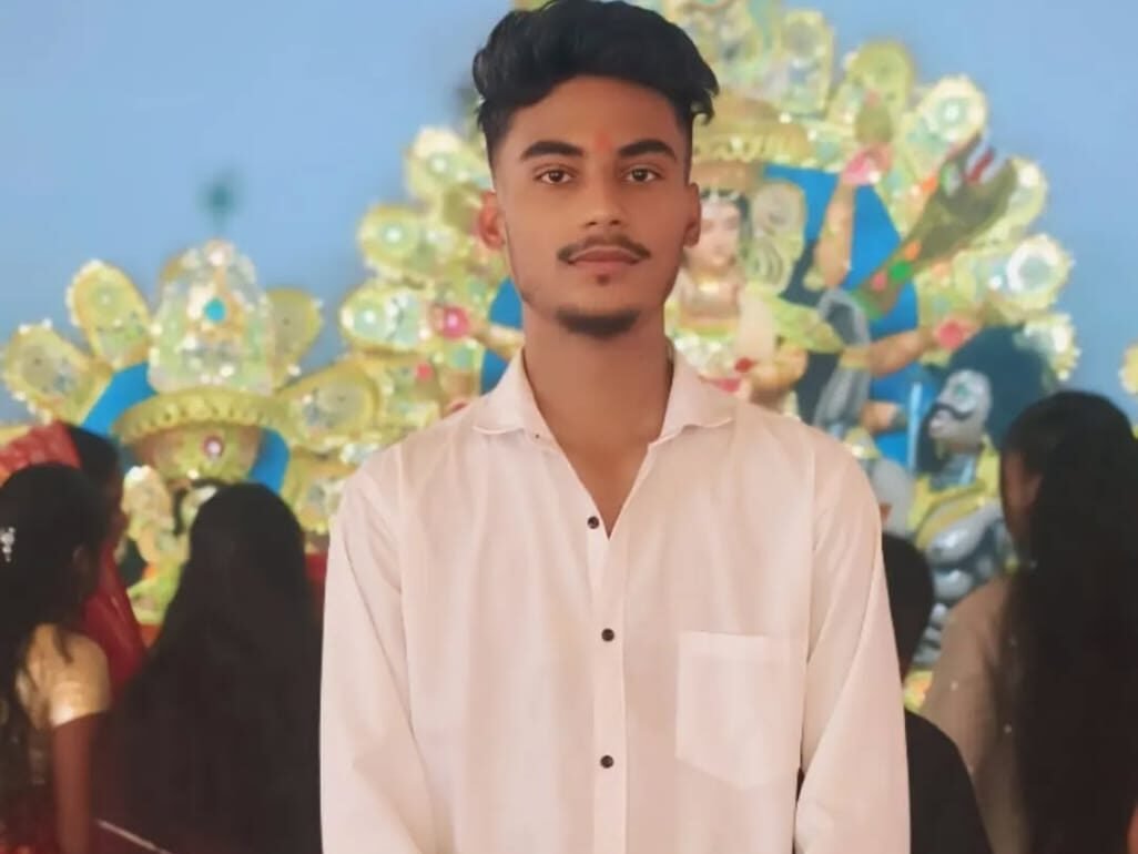 गोमिया बांध पंचायत के विक्की यादव बने अग्निवीर,क्षेत्र में खुशी की लहर गोमिया बांध पंचायत के विक्की यादव बने अग्निवीर,क्षेत्र में खुशी की लहर
