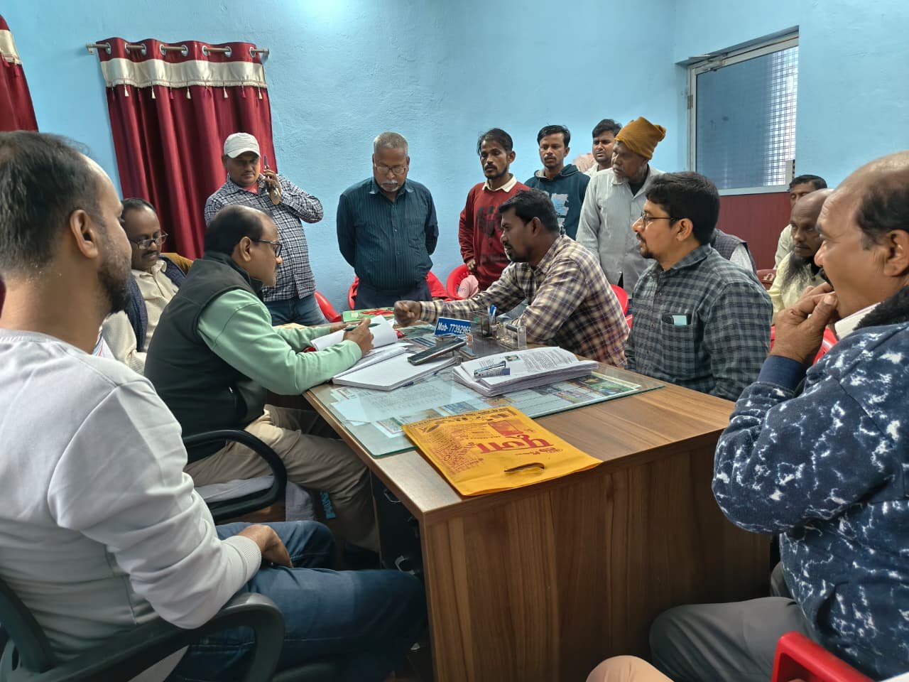 बरहड़वा:विधायक कक्ष में आयोजित जनता दरबार में ग्रामीणों ने रखी विभिन्न समस्याएँ