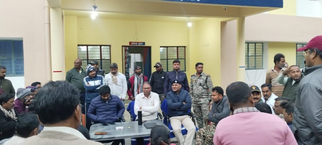 जमीनी विवाद ने लिया हिंसक रूप, बढ़ा सांप्रदायिक तनाव जमीनी विवाद ने लिया हिंसक रूप, बढ़ा सांप्रदायिक तनाव