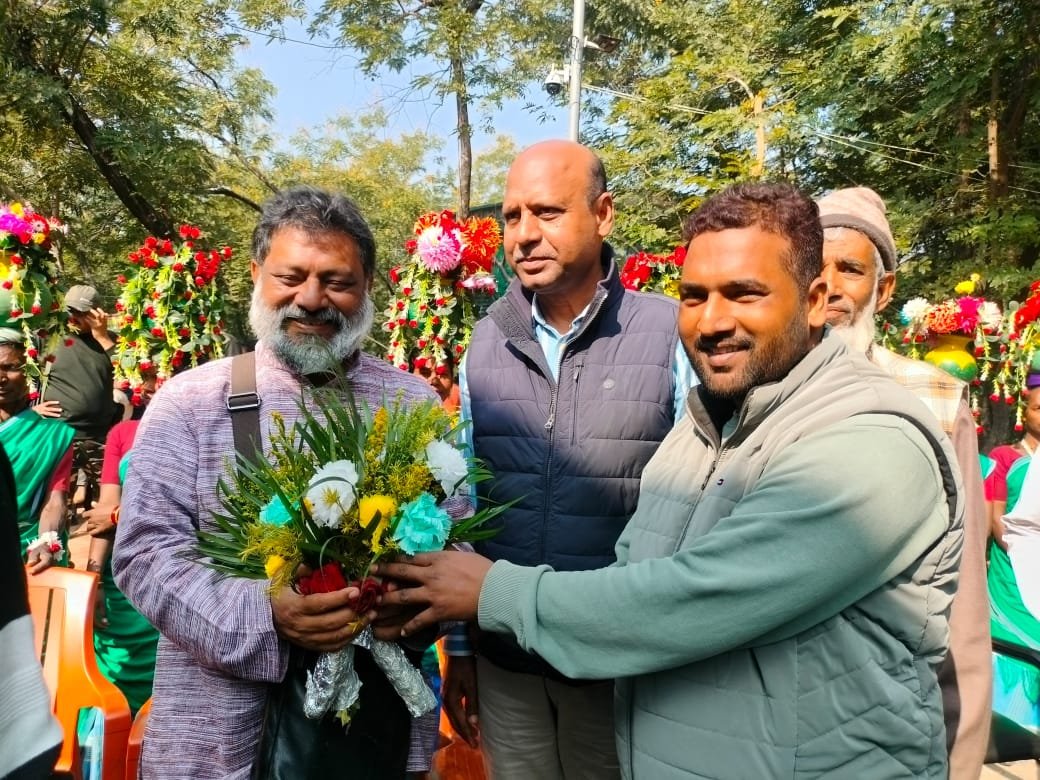 सिलीगुड़ी नार्थ ईस्ट से शैक्षणिक भ्रमण पर पर्यटक पहुंचे उधवा झील