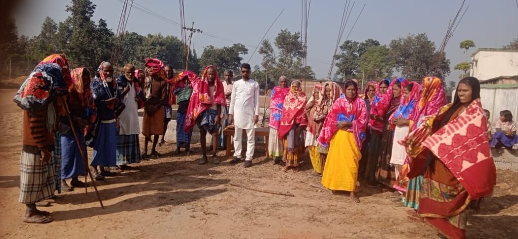 समाजसेवी अख्तर अंसारी ने कंबल वितरण कर जरूरतमंदों को पहुंचाई मदद समाजसेवी अख्तर अंसारी ने कंबल वितरण कर जरूरतमंदों को पहुंचाई मदद