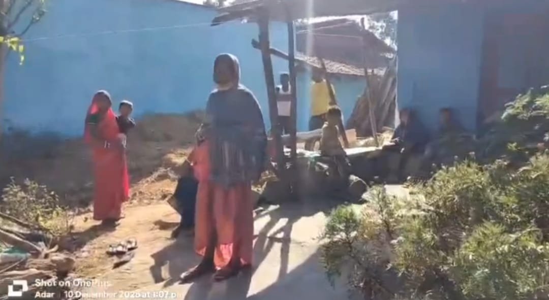 मलगो ग्राम में दर्दनाक घटना:रामजन्म साहू ने फांसी लगाकर दी जान,पुलिस जांच में जुटी मलगो ग्राम में दर्दनाक घटना:रामजन्म साहू ने फांसी लगाकर दी जान,पुलिस जांच में जुटी