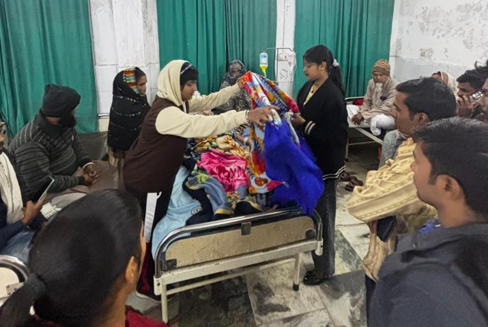 एवीबीपी के कार्यकर्ताओं ने जरूरतमंदों के बीच किया कंबल का वितरण एवीबीपी के कार्यकर्ताओं ने जरूरतमंदों के बीच किया कंबल का वितरण