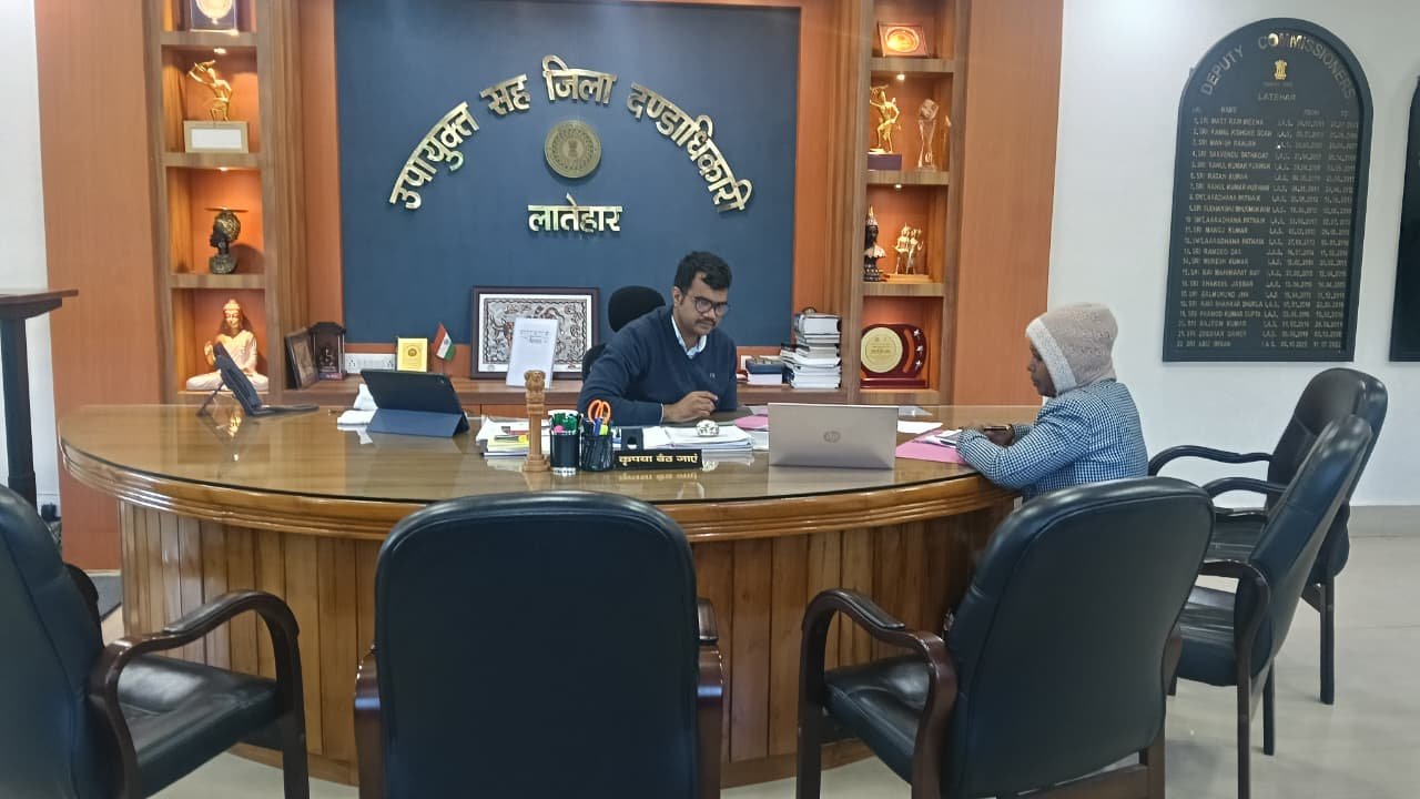 उपायुक्त की अध्यक्षता में सामाजिक सुरक्षा कोषांग की समीक्षा बैठक संपन्न उपायुक्त की अध्यक्षता में सामाजिक सुरक्षा कोषांग की समीक्षा बैठक संपन्न