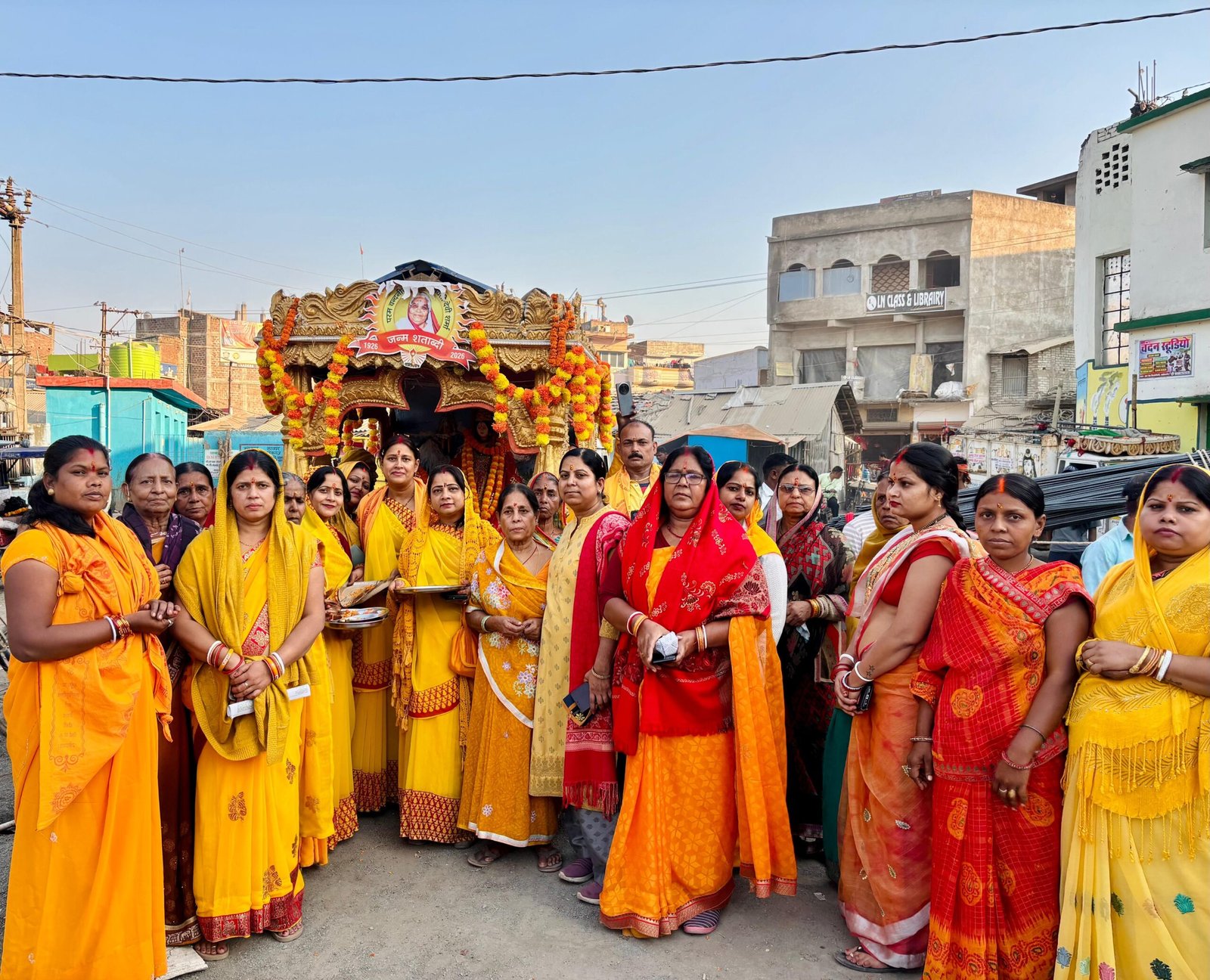 मिर्जाचौकी पहुँची शांतिकुंज की ज्योति कलश यात्रा, गायत्री परिवार ने किया श्रद्धापूर्वक स्वागत मिर्जाचौकी पहुँची शांतिकुंज की ज्योति कलश यात्रा, गायत्री परिवार ने किया श्रद्धापूर्वक स्वागत