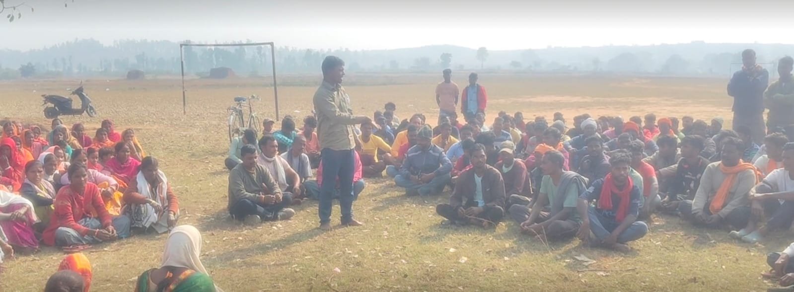 गेरेंजा में एनटीपीसी के खिलाफ ग्रामीणों का गोल बंद गेरेंजा में एनटीपीसी के खिलाफ ग्रामीणों का गोल बंद