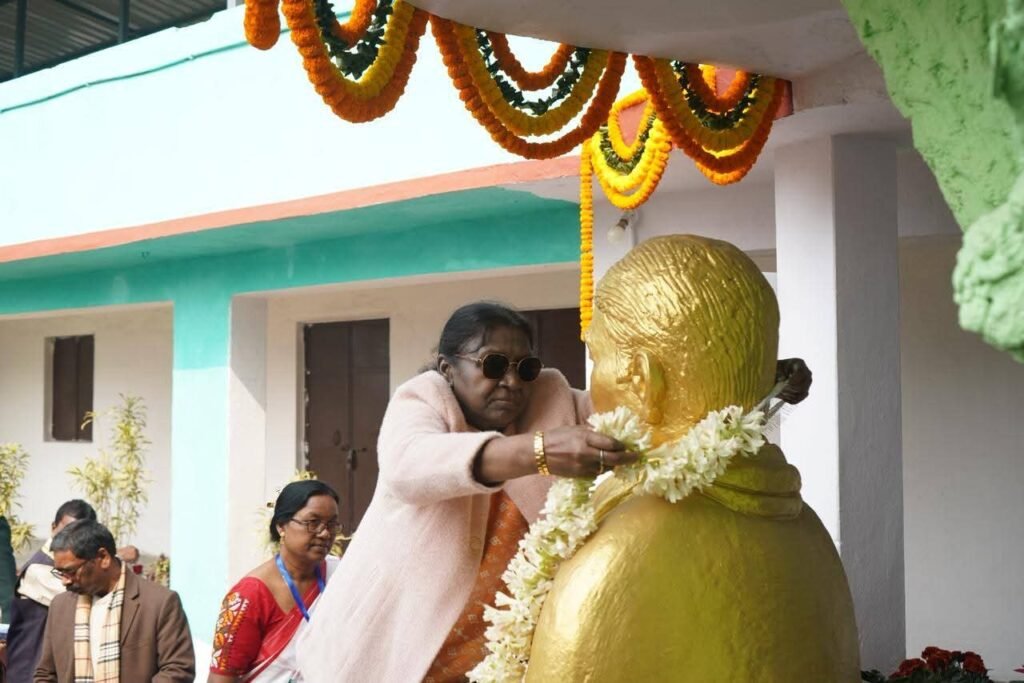 राष्ट्रपति द्रौपदी मुर्मू के आगमन से धन्य हुई करनडीह की धरती राष्ट्रपति द्रौपदी मुर्मू के आगमन से धन्य हुई करनडीह की धरती