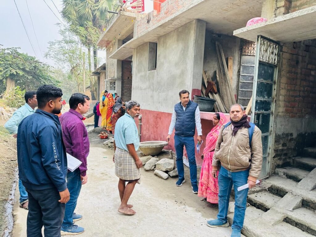 लंबित आवासों को समय पर पूरा करें:जिला समन्वयक ने किया निरीक्षण,प्रखंड कार्यालय में बैठक लंबित आवासों को समय पर पूरा करें:जिला समन्वयक ने किया निरीक्षण,प्रखंड कार्यालय में बैठक