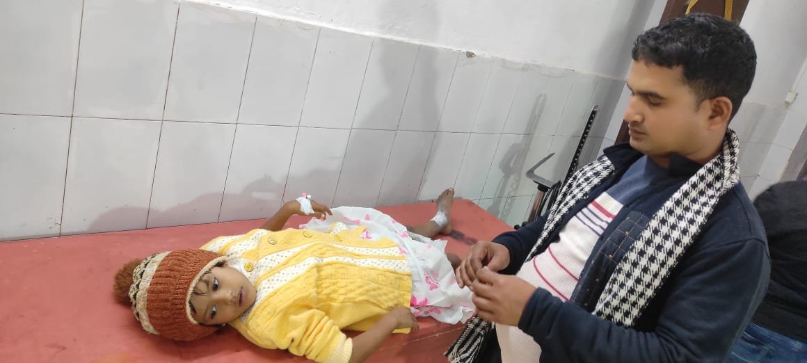 सांप के काटने से 5 वर्षीय बच्ची मूर्छित,अस्पताल में भर्ती सांप के काटने से 5 वर्षीय बच्ची मूर्छित,अस्पताल में भर्ती