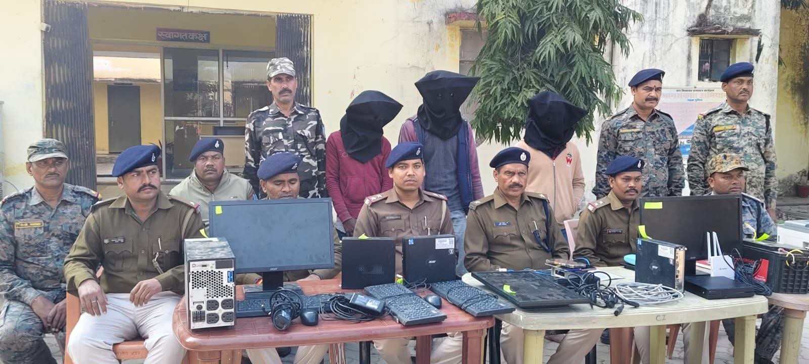गढ़वा:मझिआंव में तीन चोरी कांड का खुलासा, पुलिस ने तीन अभियुक्तों को किया गिरफ्तार गढ़वा:मझिआंव में तीन चोरी कांड का खुलासा, पुलिस ने तीन अभियुक्तों को किया गिरफ्तार