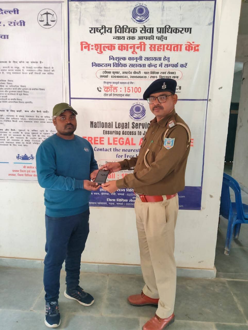 विशुनपुरा थाना ने CEIR पोर्टल से गुम तीन मोबाइल बरामद कर  वास्तविक धारकों को सौंपा