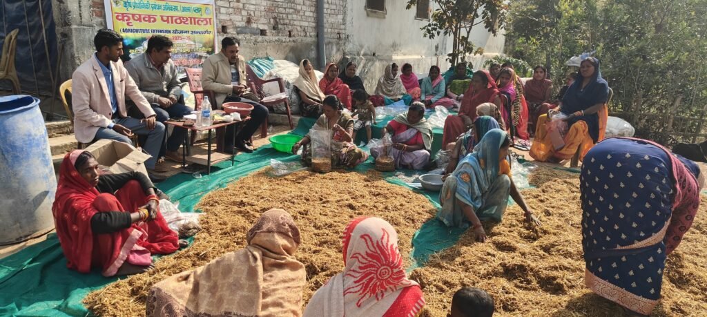 सदर प्रखंड स्थित जोड़ में 'आत्मा' पलामू के तत्वावधान में मशरूम की खेती पर एक दिवसीय 'कृषक पाठशाला'का आयोजन