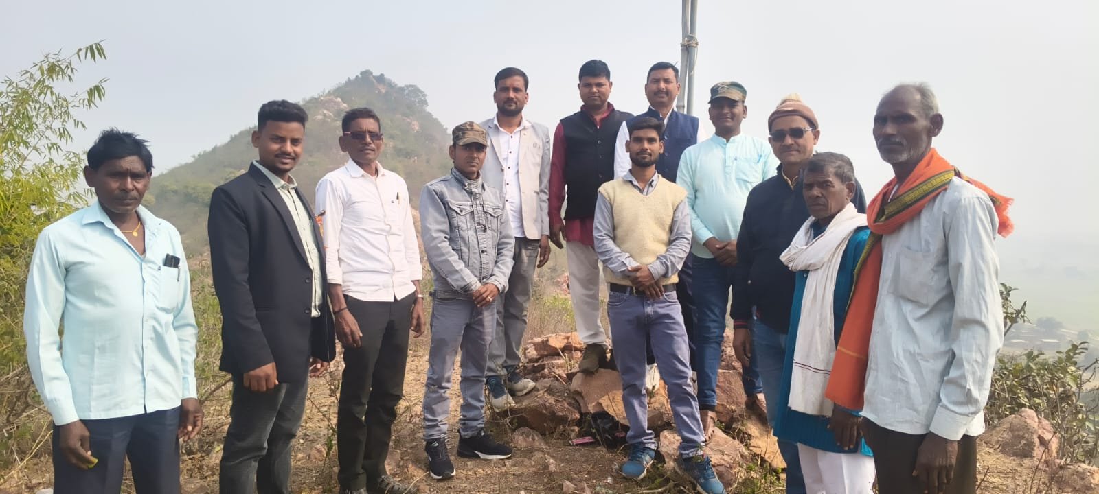 लामी पर्वत श्रृंखला पर फहराया तिरंगा, विशुनपुरा में धूमधाम से मना 77वां गणतंत्र दिवस लामी पर्वत श्रृंखला पर फहराया तिरंगा, विशुनपुरा में धूमधाम से मना 77वां गणतंत्र दिवस