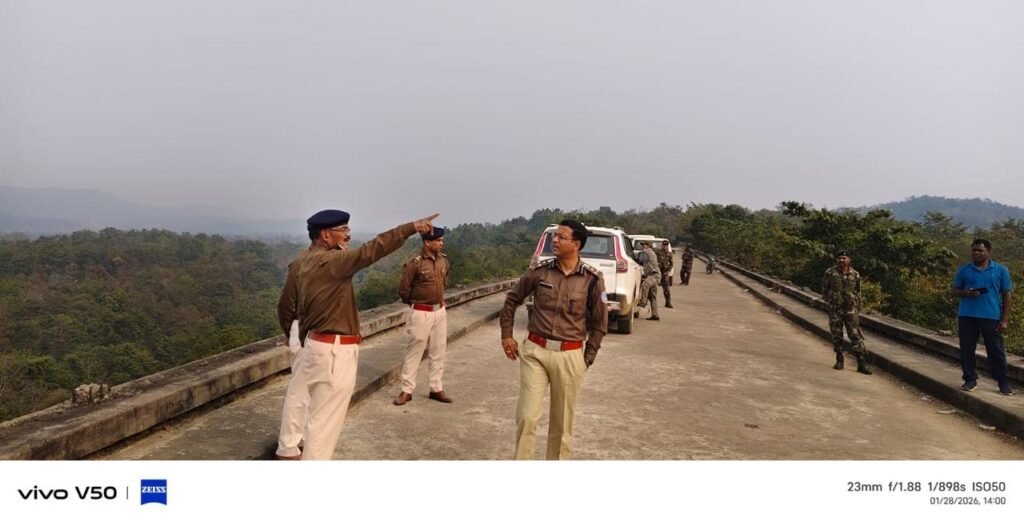 बरवाडीह पहुंचे पलामू क्षेत्र के डीआईजी किशोर कौशल, डीएसपी कार्यालय व मंडल डैम का किया निरीक्षण बरवाडीह पहुंचे पलामू क्षेत्र के डीआईजी किशोर कौशल, डीएसपी कार्यालय व मंडल डैम का किया निरीक्षण