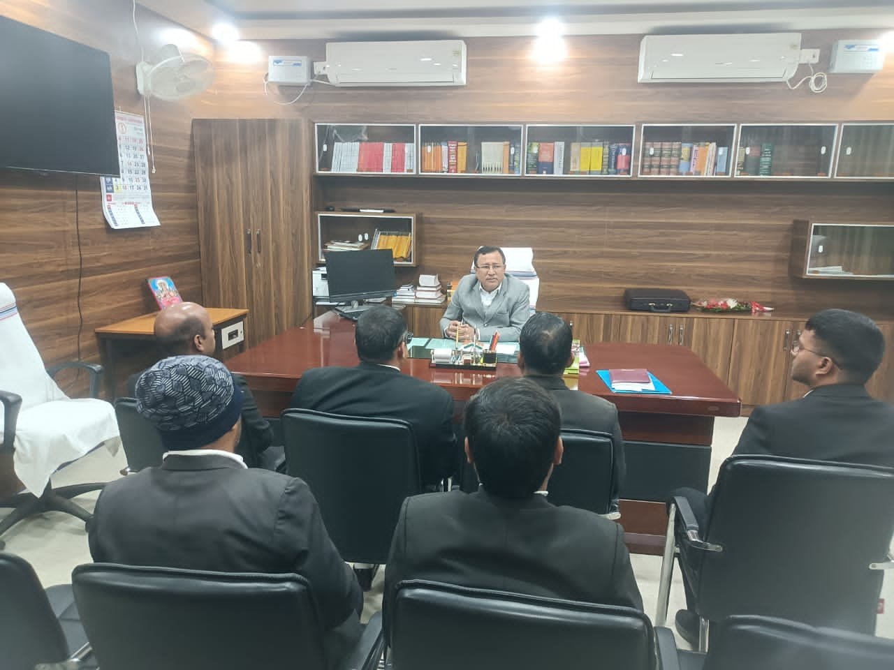 योगदान के पहले ही दिन पीडीजे शेषनाथ सिंह ने 92 लाख के चेक बाउंस अपील वाद का किया त्वरित निष्पादन योगदान के पहले ही दिन पीडीजे शेषनाथ सिंह ने 92 लाख के चेक बाउंस अपील वाद का किया त्वरित निष्पादन