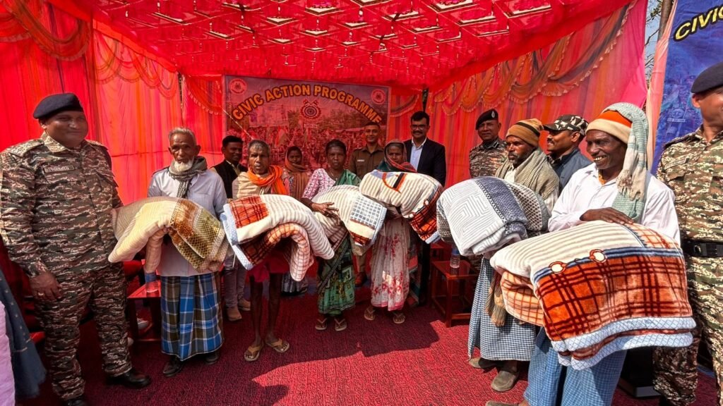 नक्सल प्रभावित क्षेत्रों में विश्वास बहाली को लेकर सरयू में सिविक एक्शन कार्यक्रम, डीसी-एसपी ने ग्रामीणों को किया जागरूक