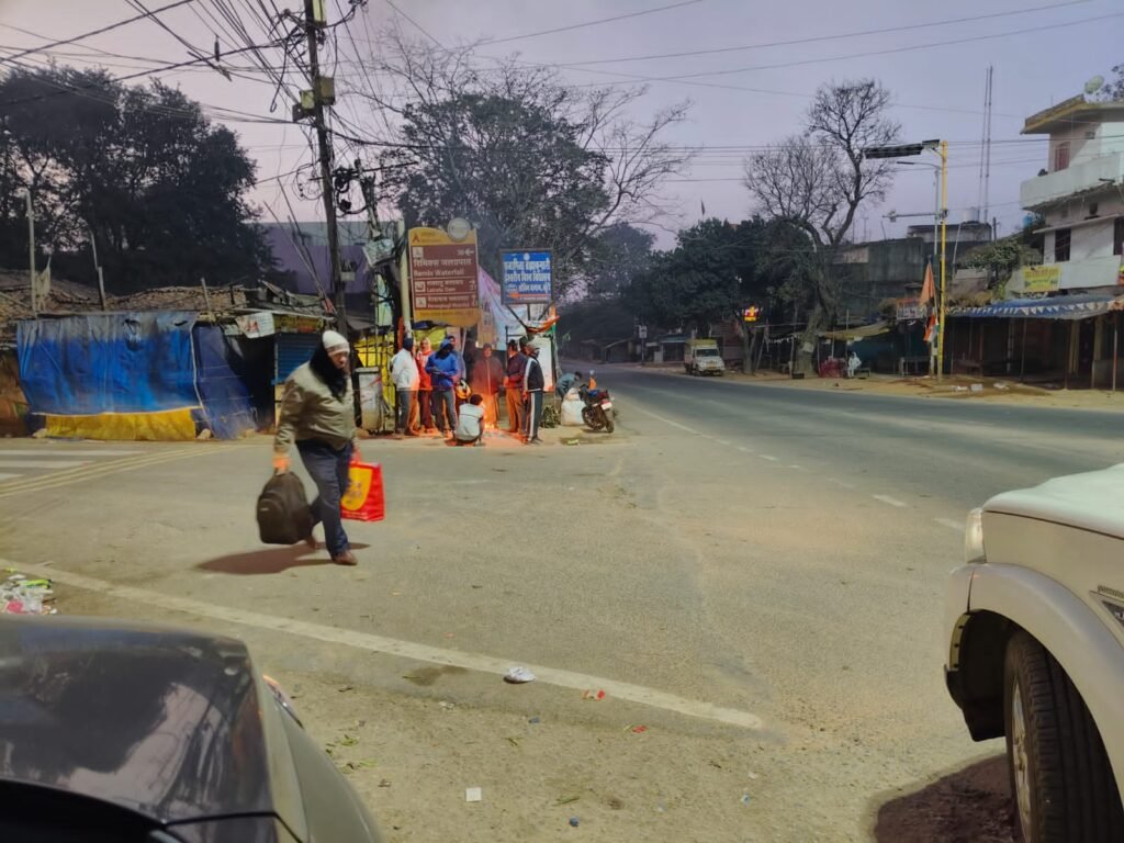 रांची में सर्दी का सितम, खूंटी सुभाष चौक पर अलाव बना सहारा