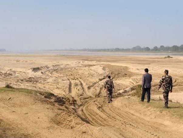 कोयल नदी तट पर अवैध बालू खनन पर एसडीएम की बड़ी कार्रवाई से प्रशासन सख्त