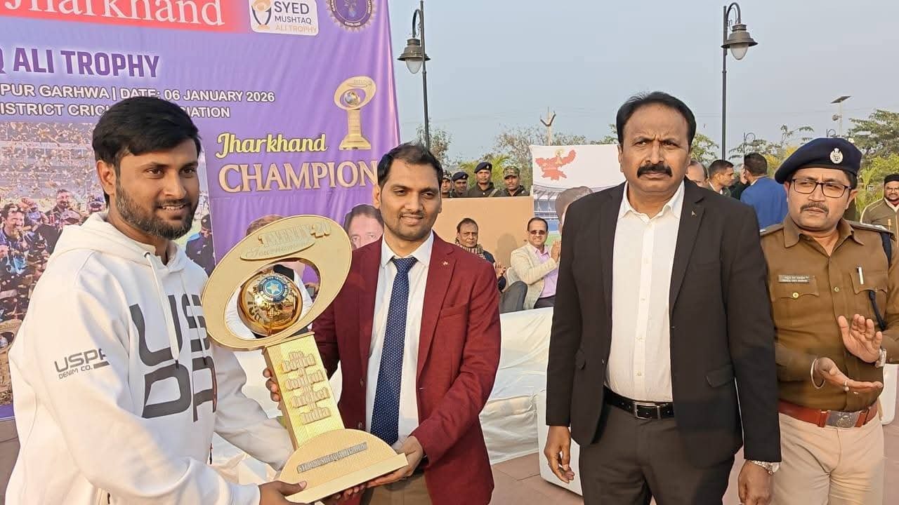 गढ़वा पहुंची सैयद मुस्ताक अली ट्रॉफी, खिलाड़ियों में उत्साह गढ़वा पहुंची सैयद मुस्ताक अली ट्रॉफी, खिलाड़ियों में उत्साह