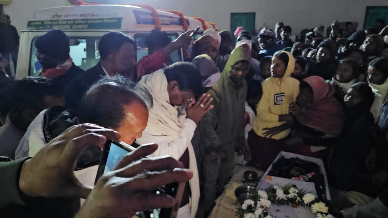 खूंटी पहुंचे अर्जुन मुंडा, सोमा मुंडा को दिए श्रद्धांजलि खूंटी पहुंचे अर्जुन मुंडा, सोमा मुंडा को दिए श्रद्धांजलि