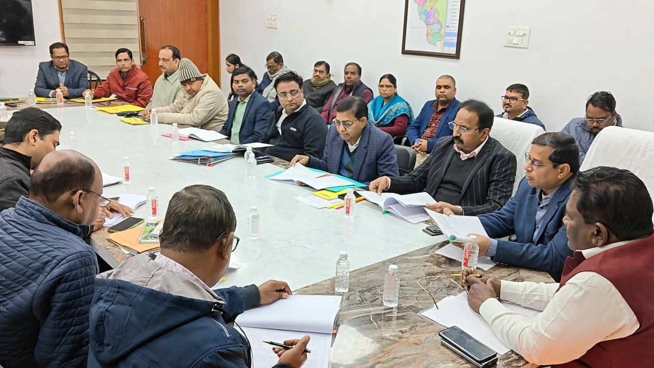 गढ़वा में विधानसभा सदाचार समिति की समीक्षा बैठक,योजनाओं की प्रगति और प्रशासनिक व्यवस्था पर चर्चा गढ़वा में विधानसभा सदाचार समिति की समीक्षा बैठक,योजनाओं की प्रगति और प्रशासनिक व्यवस्था पर चर्चा