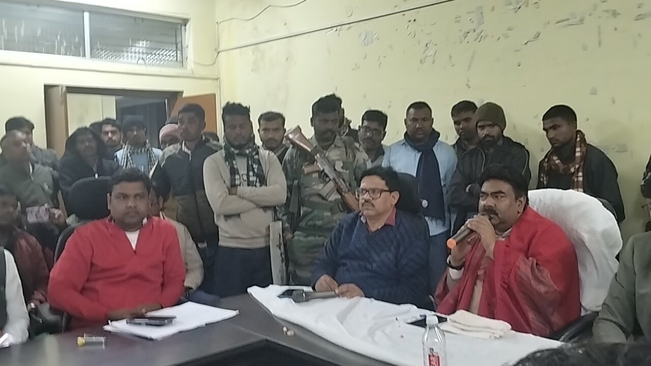 जनता दरबार में गरजे विधायक प्रकाश राम, लापरवाह अफसरों को चेताया—जनता को परेशान किया तो बख्शे नहीं जाएंगे