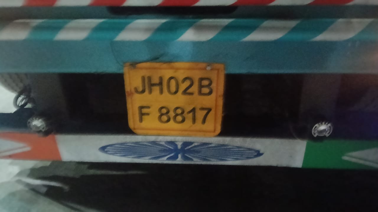 गोमिया पुलिस ने 30 टन अवैध कोयला लदा ट्रक पकड़ा, चालक फरार