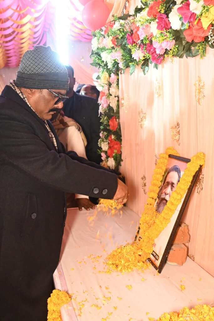 तेनुघाट में बुद्धिजीवी विचार मंच का नववर्ष मिलन समारोह, मंत्री योगेंद्र प्रसाद हुए शामिल तेनुघाट में बुद्धिजीवी विचार मंच का नववर्ष मिलन समारोह, मंत्री योगेंद्र प्रसाद हुए शामिल