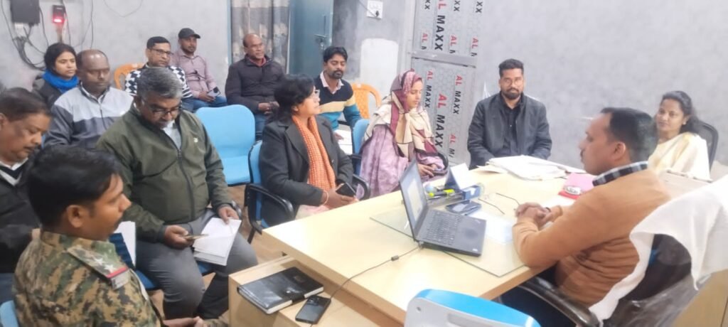 गणतंत्र दिवस पर झंडोतोलन की समय-सारणी तय, घाघरा बीडीओ ने की बैठक गणतंत्र दिवस पर झंडोतोलन की समय-सारणी तय, घाघरा बीडीओ ने की बैठक