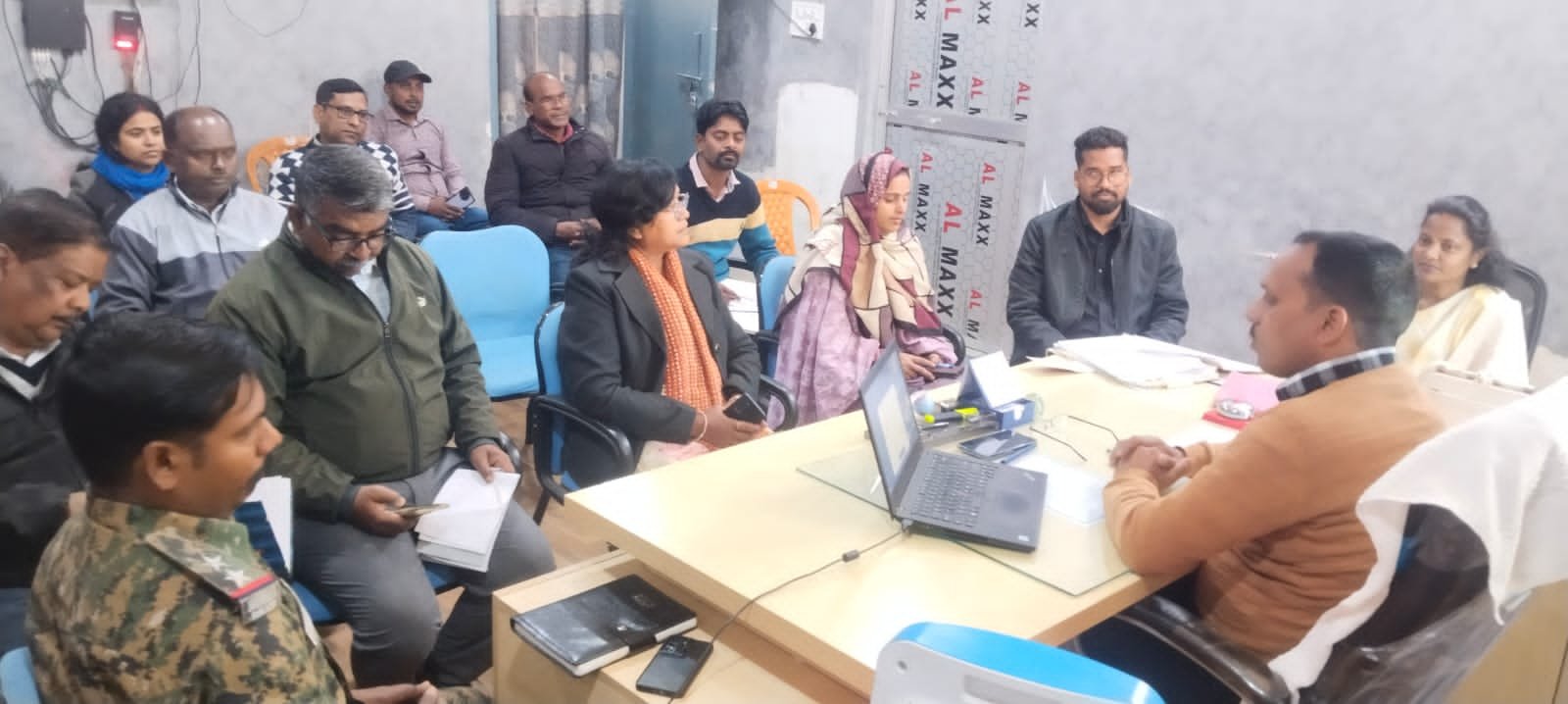 गणतंत्र दिवस पर झंडोतोलन की समय-सारणी तय, घाघरा बीडीओ ने की बैठक