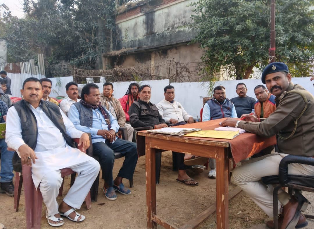 सरस्वती पूजा को लेकर तेनुघाट ओपी में शांति समिति की बैठक सरस्वती पूजा को लेकर तेनुघाट ओपी में शांति समिति की बैठक