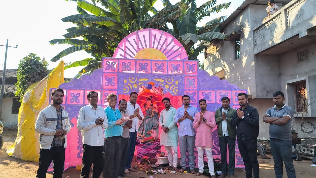 सदर प्रखंड लहलहे आस पास क्षेत्रों में मां सरस्वती की पूजा पंडालों में लगा रहा तांता। सदर प्रखंड लहलहे आस पास क्षेत्रों में मां सरस्वती की पूजा पंडालों में लगा रहा तांता।