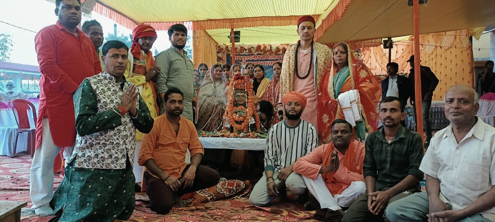 तेनुघाट में सात दिवसीय महायज्ञ का शुभारंभ, सवा लाख पार्थिव शिवलिंग निर्माण शुरू