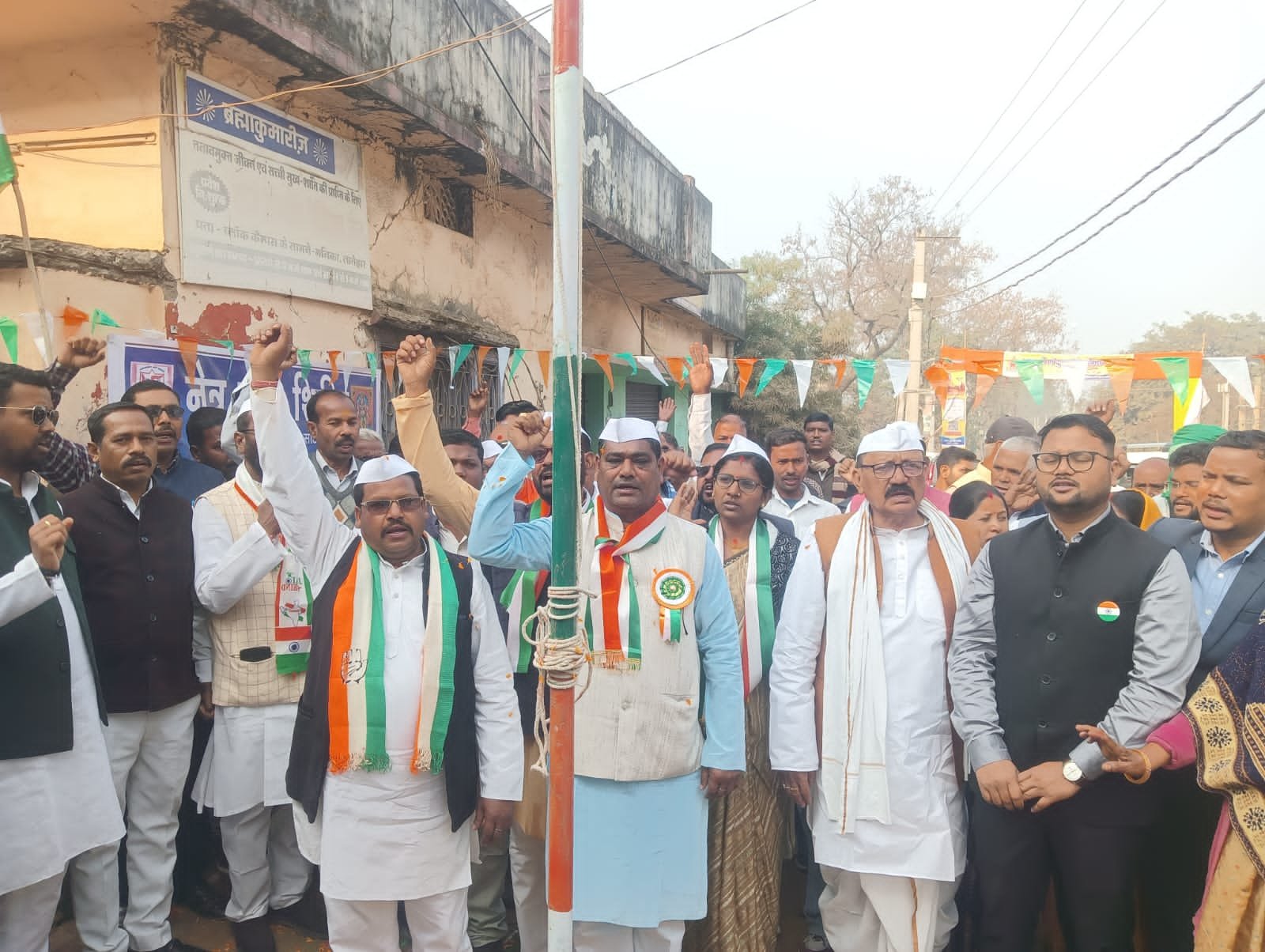 मनिका में हर्षोल्लास के साथ मनाया गया 77वां गणतंत्र दिवस