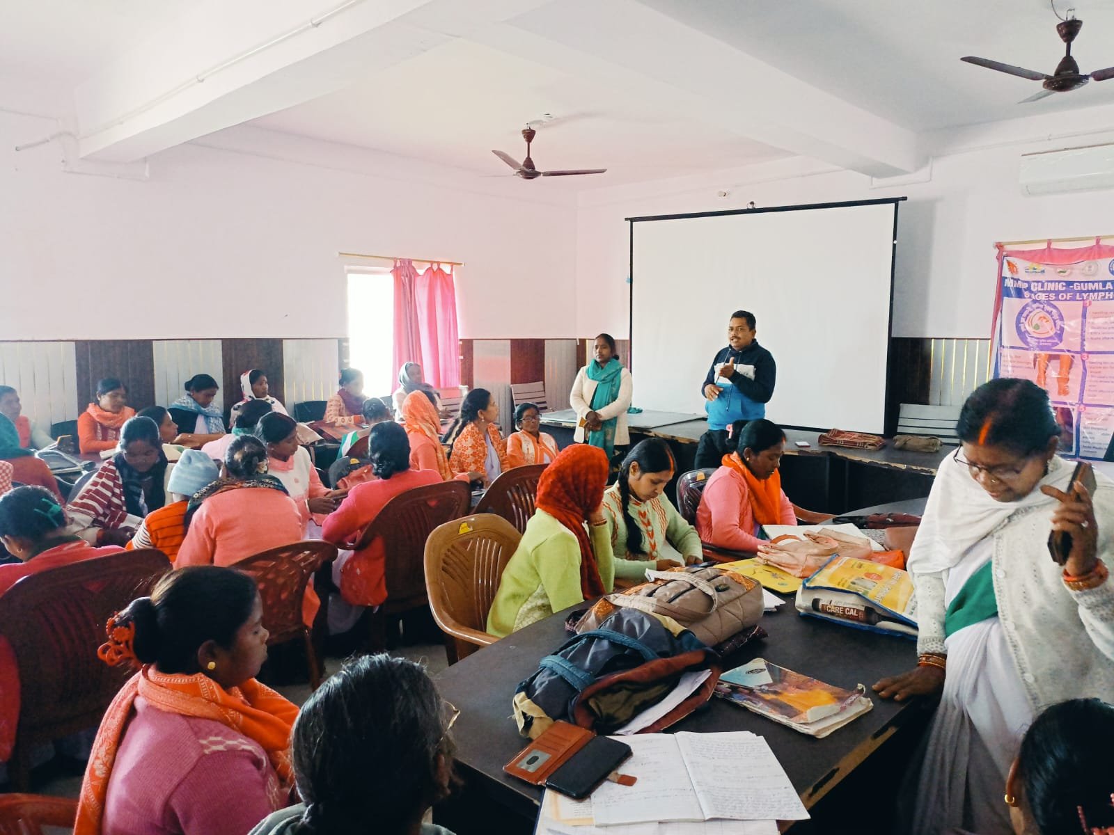 घाघरा सीएचसी में स्वास्थ्य सहियाओं को सहिया ऐप का एक दिवसीय प्रशिक्षण घाघरा सीएचसी में स्वास्थ्य सहियाओं को सहिया ऐप का एक दिवसीय प्रशिक्षण