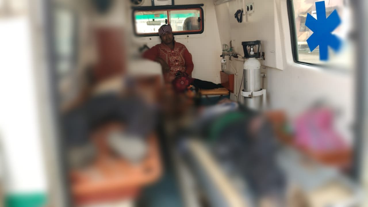 देवकी बाबाधाम पुल के पास सड़क हादसा, तीन लोग गंभीर रूप से घायल देवकी बाबाधाम पुल के पास सड़क हादसा, तीन लोग गंभीर रूप से घायल